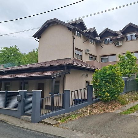 Apartman Folka Free Parking ザグレブ エクステリア 写真