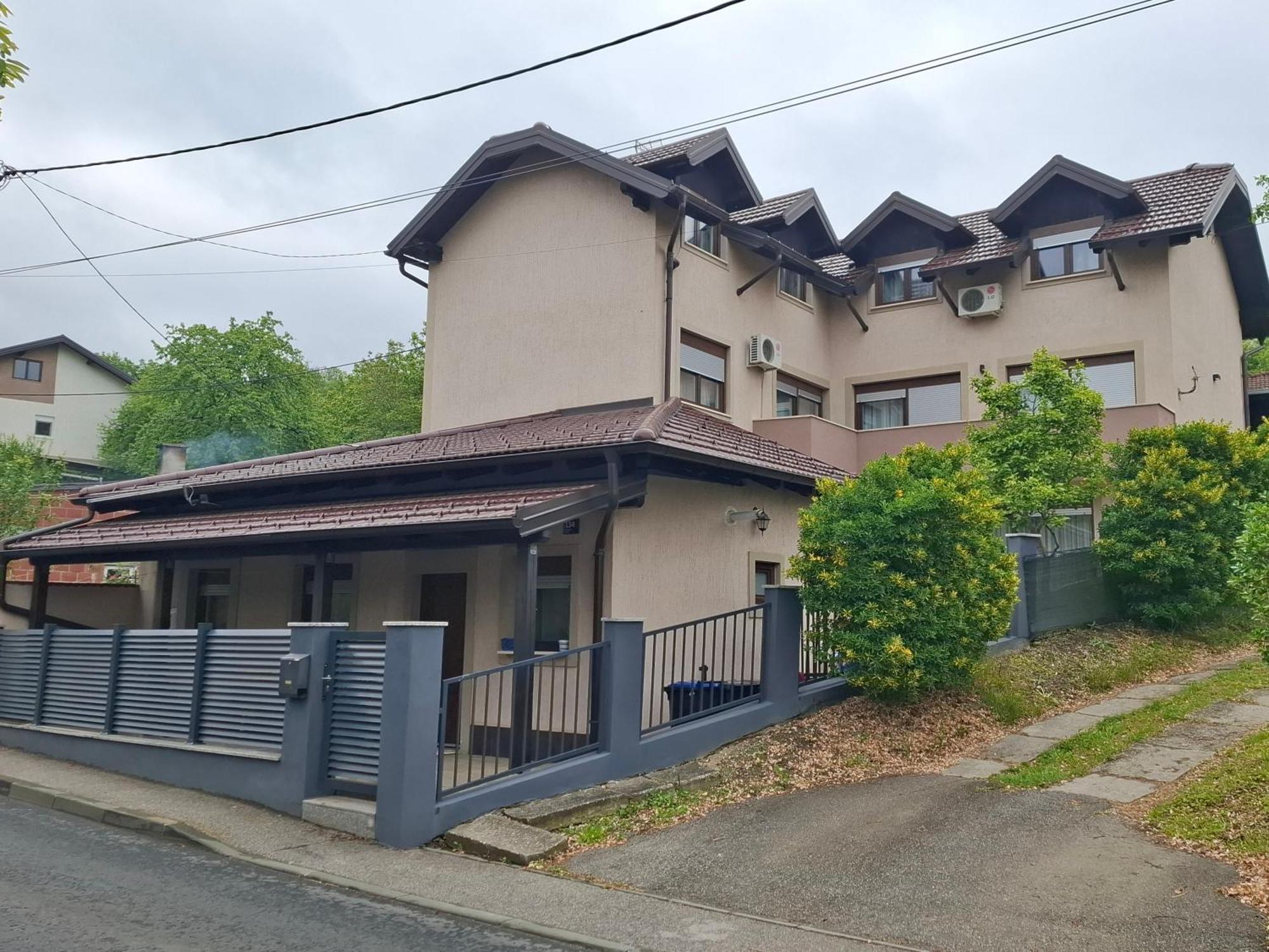 Apartman Folka Free Parking ザグレブ エクステリア 写真